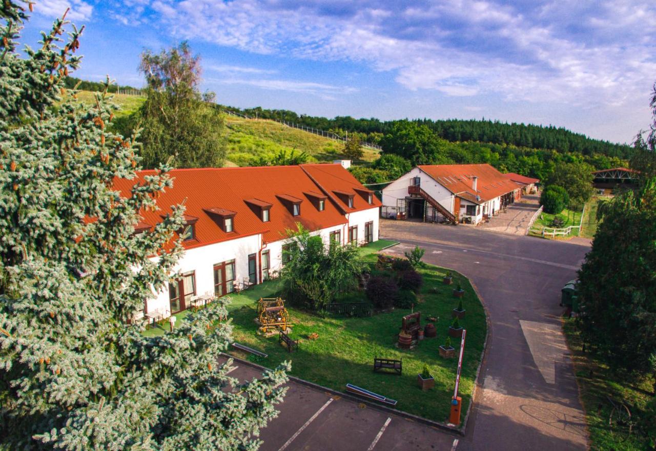 Bed & Breakfast Matyus Udvarhaz Kengyel Fogado Eger
