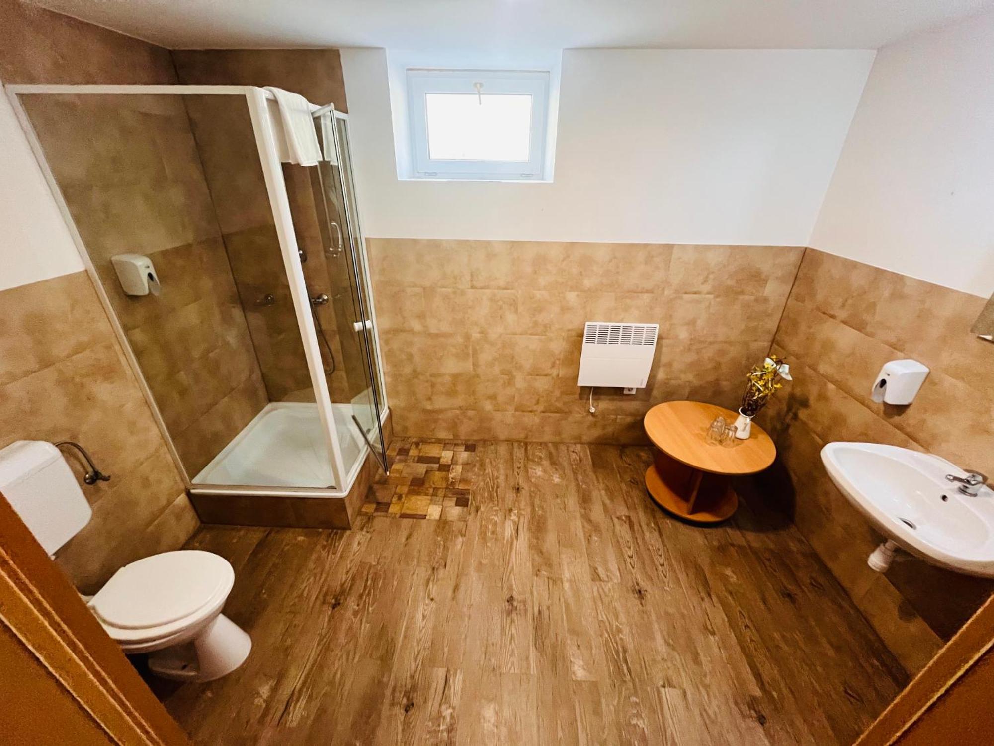 Matyus Udvarhaz Kengyel Fogado Bed & Breakfast