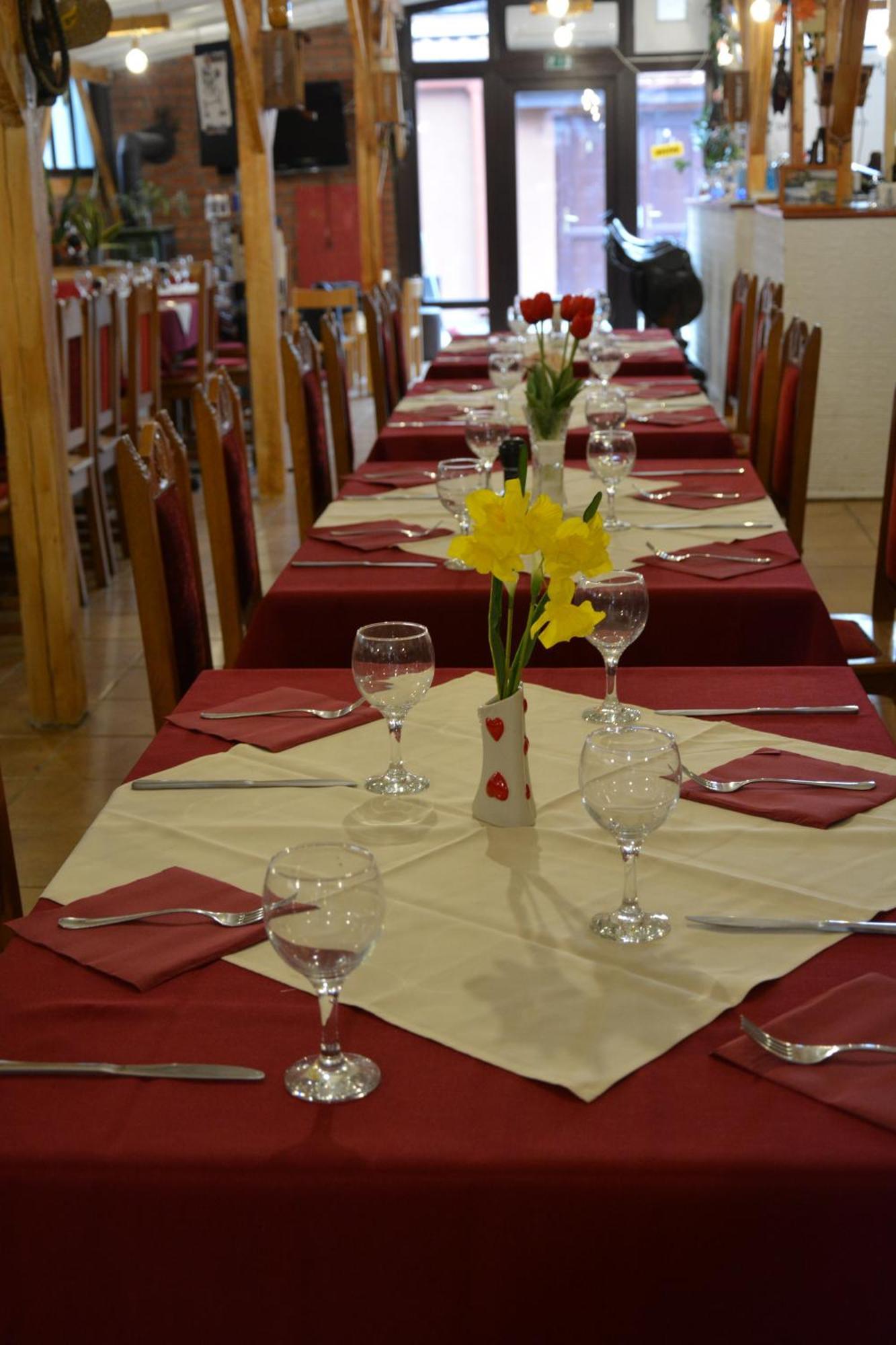 Matyus Udvarhaz Kengyel Fogado Bed & Breakfast
